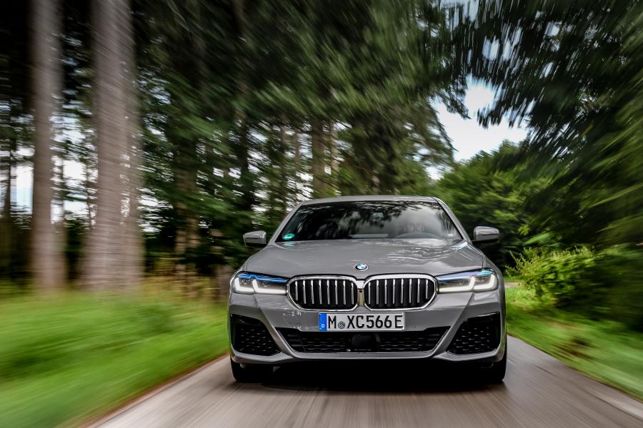  BMW 545e xDrive M Sport 2020 года  (фото 3 из 20)